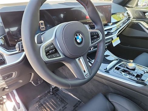 New 2025 BMW X7 M60i image 13