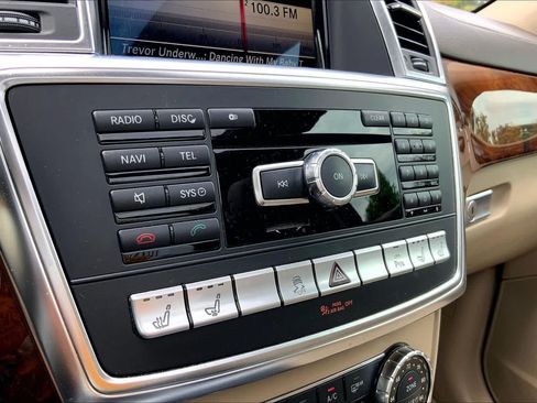 Used 2014 Mercedes-Benz GL 550 4MATIC image 32