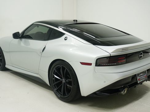 Used 2023 Nissan Z w/ Floor Mat Package (L93) RWD image 6