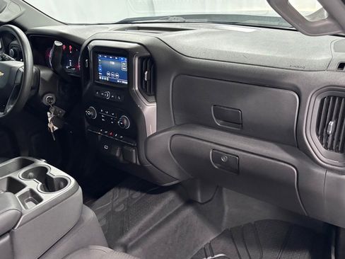Used 2020 Chevrolet Silverado 1500 Custom w/ Custom Value Package AWD/4WD image 17