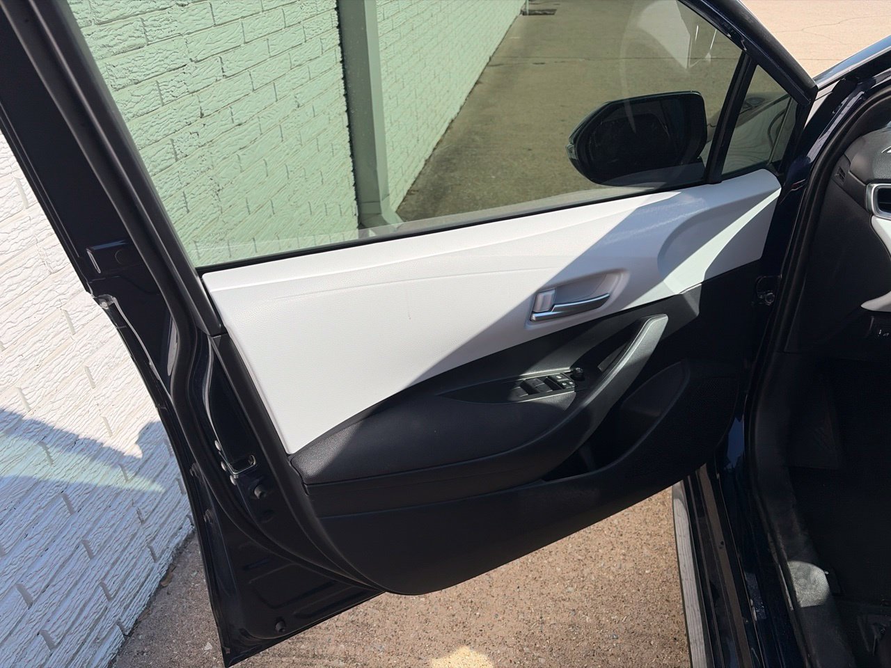 Used 2025 Toyota Corolla SE FWD image 9