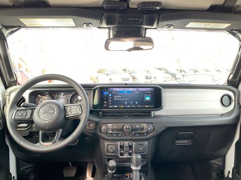 Used 2025 Jeep Wrangler Unlimited Sport AWD/4WD image 32