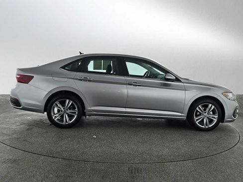 Used 2024 Volkswagen Jetta SE FWD image 2