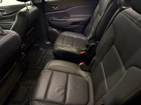 Used 2023 GMC Acadia SLT w/ Elevation Edition image 30