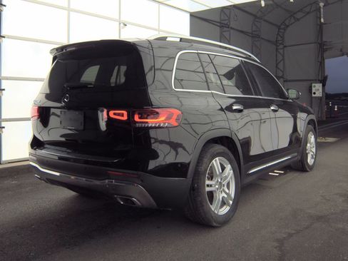 Used 2023 Mercedes-Benz GLB 250 w/ Premium Package image 6