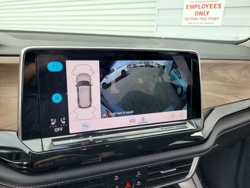 Used 2024 Volkswagen Atlas SE FWD image 18