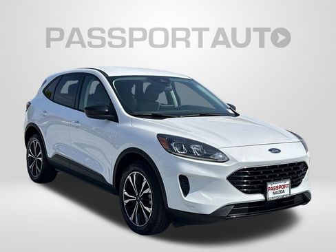 Used 2022 Ford Escape SE w/ SE Sport Appearance Package image 6