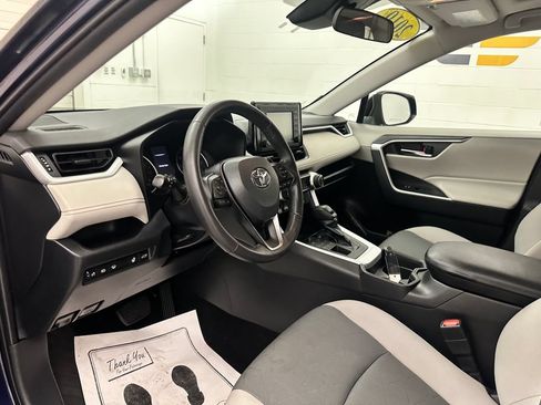 Used 2019 Toyota RAV4 XLE AWD/4WD image 11