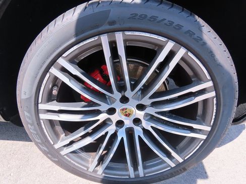 Used 2018 Porsche Macan GTS AWD/4WD image 16