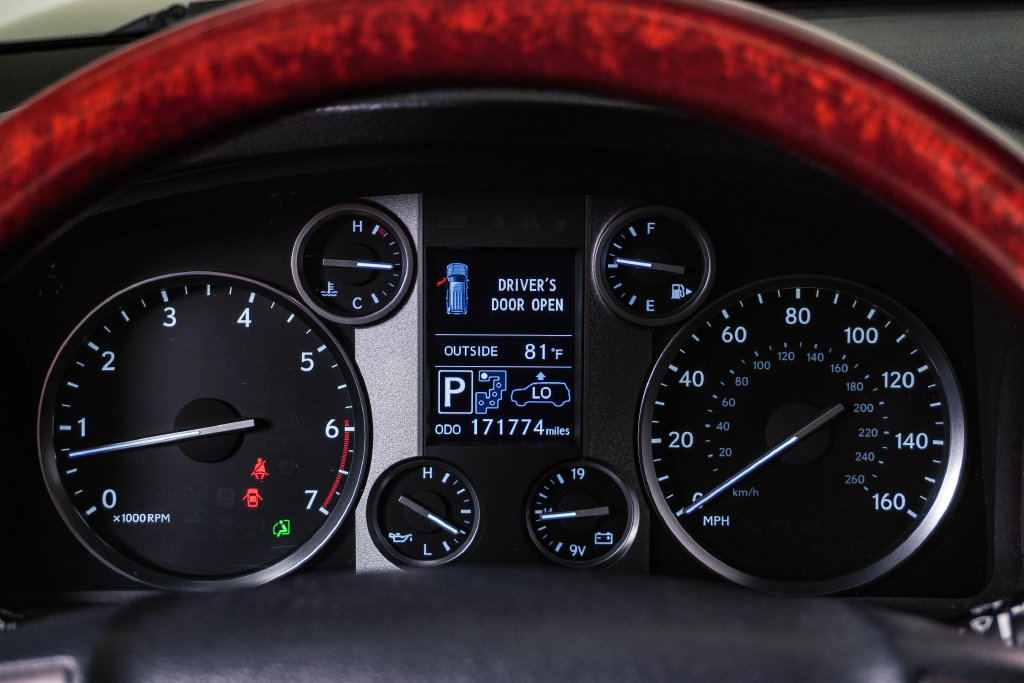 Used 2013 Lexus LX 570 4WD w/ Luxury Pkg image 24