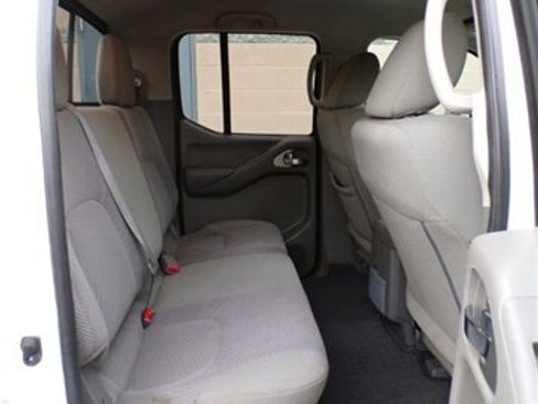 Used 2018 Nissan Frontier SV image 23