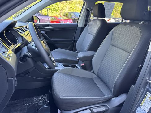 Used 2021 Volkswagen Tiguan S image 5