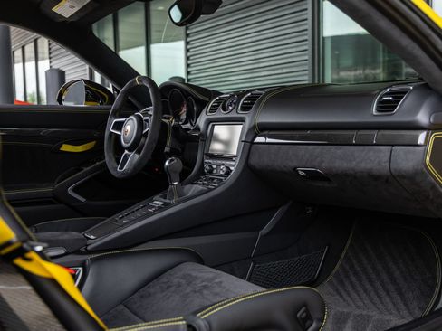 Certified 2016 Porsche Cayman GT4 RWD image 48