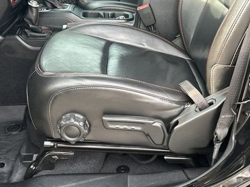 Used 2018 Jeep Wrangler Unlimited Rubicon w/ Dual Top Group image 11