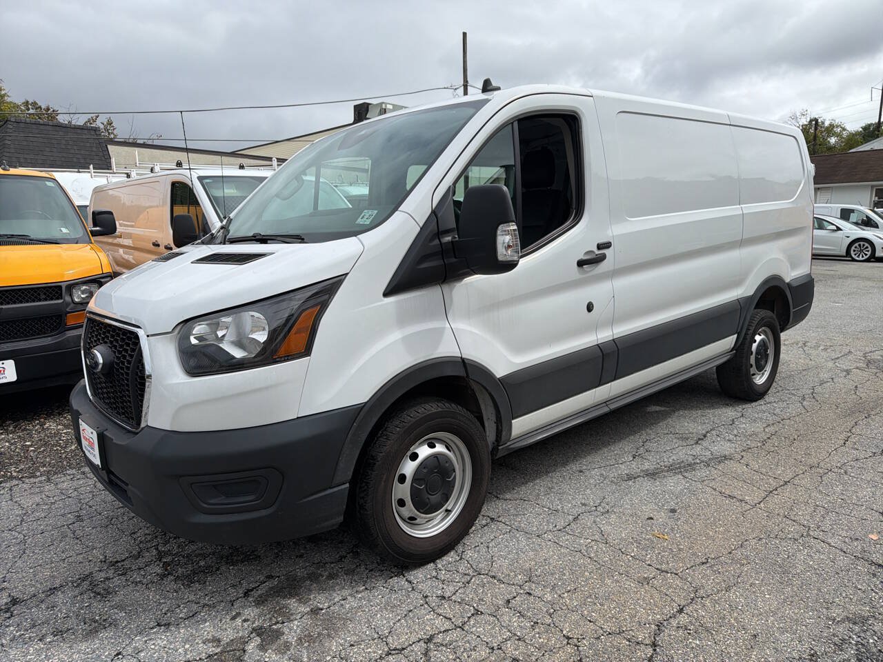Used 2022 Ford Transit 250 Low Roof RWD image 4