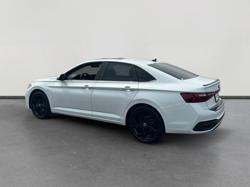 Used 2025 Volkswagen Jetta SE w/ Sunroof Package FWD image 3