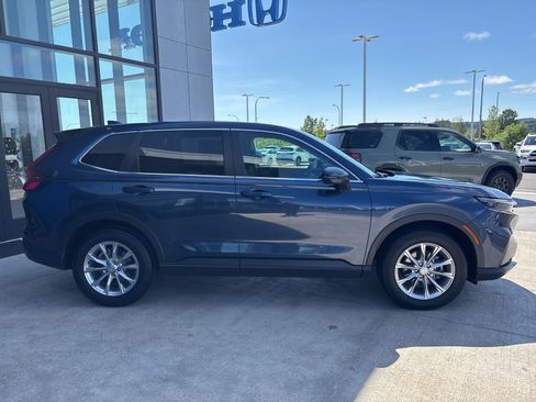 Used 2023 Honda CR-V EX image 4