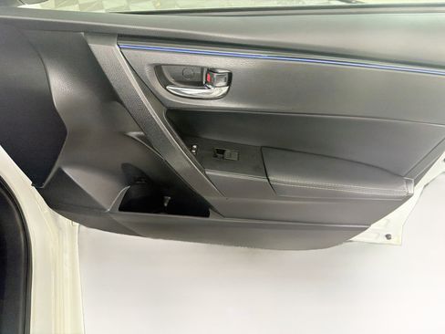 Used 2017 Toyota Corolla SE FWD image 29