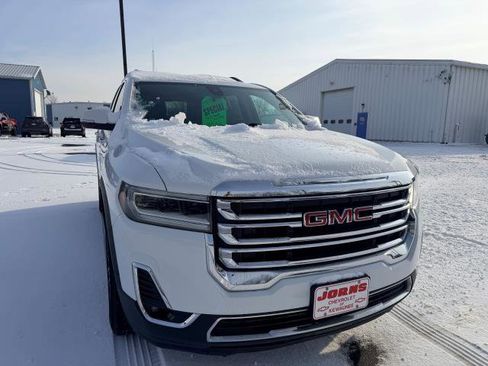 Used 2023 GMC Acadia SLT w/ Preferred Package image 7
