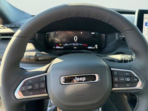 Used 2025 Jeep Compass Limited w/ Driver Assist Group I image 22