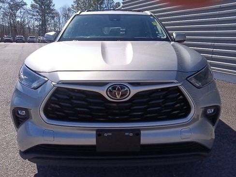 Used 2023 Toyota Highlander XLE image 8
