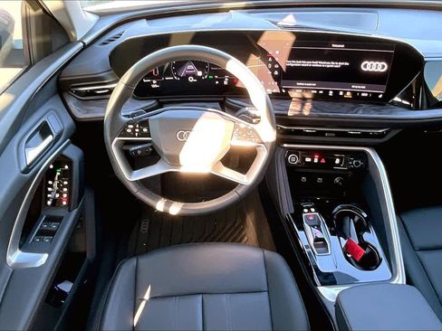 Used 2025 Audi Q5 Premium w/ Convenience Package image 5