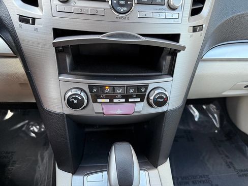 Used 2010 Subaru Legacy 2.5i Premium image 41