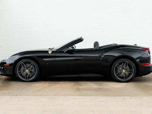 Used 2018 Ferrari California T RWD image 8