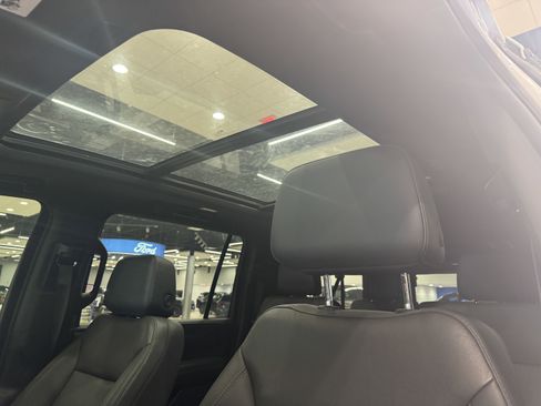 Used 2022 Chevrolet Suburban Z71 w/ Z71 Off-Road Package image 28