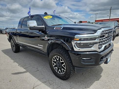 Used 2025 RAM 2500 Limited AWD/4WD image 10