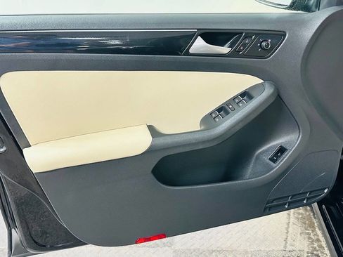 Used 2017 Volkswagen Jetta SEL Premium image 28