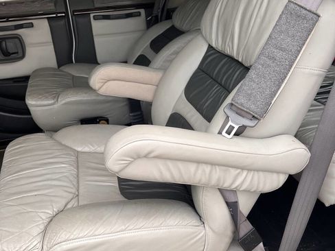 Used 2004 Chevrolet Express 1500 w/ LS Preferred Equipment Group image 18