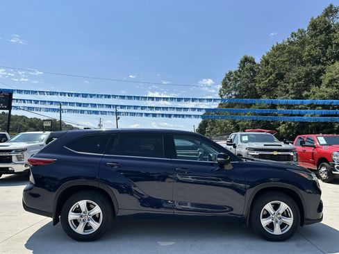 Used 2021 Toyota Highlander L AWD/4WD image 8