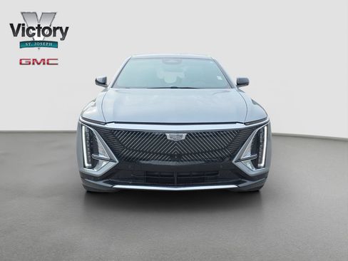 Used 2024 Cadillac Lyriq Luxury RWD image 2