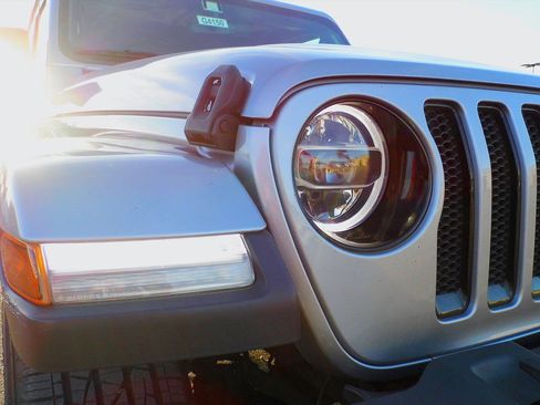 Used 2020 Jeep Wrangler Unlimited Sahara image 9