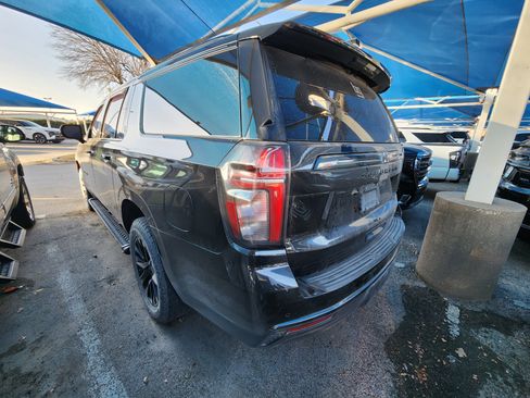 Used 2021 Chevrolet Suburban Z71 image 3