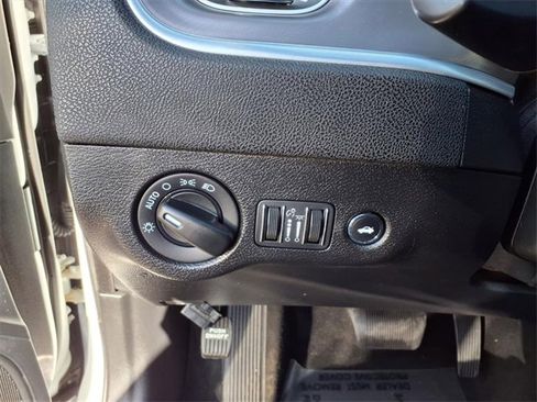 Used 2022 Dodge Charger SXT image 13