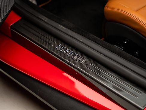 Used 2019 Ferrari Portofino RWD image 63