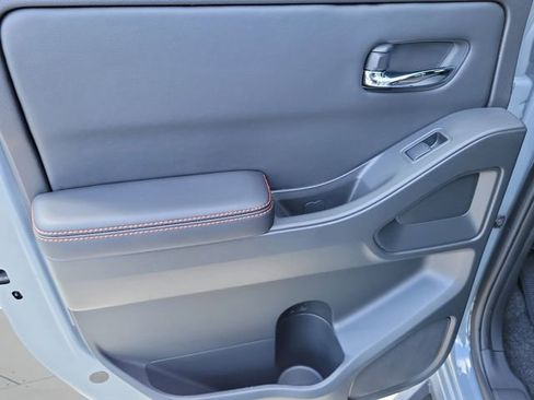 Used 2025 Nissan Frontier PRO-4X w/ Pro Convenience Package image 13