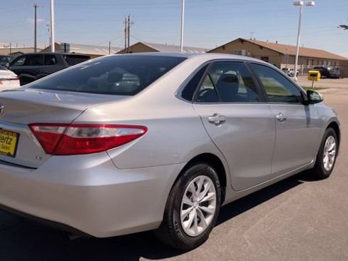 Used 2017 Toyota Camry LE FWD image 9