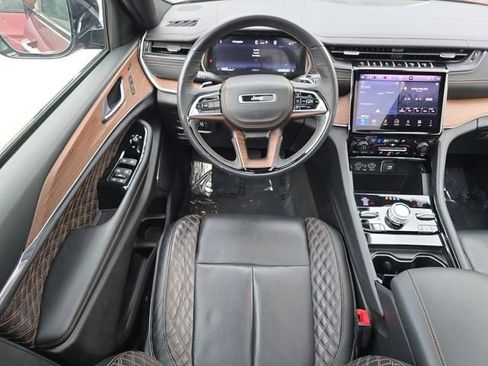 Used 2025 Jeep Grand Cherokee Summit image 4