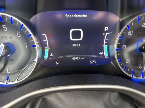 Used 2023 Chrysler Pacifica Touring-L image 13