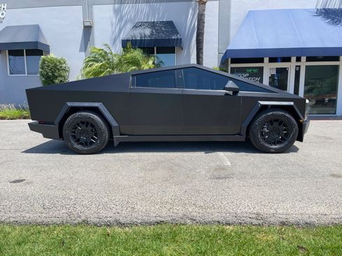 Used 2025 Tesla Cybertruck Cyberbeast AWD/4WD image 4