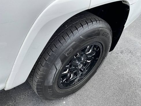 Used 2015 Toyota 4Runner SR5 w/ Four Season Floor Mat Package AWD/4WD image 37