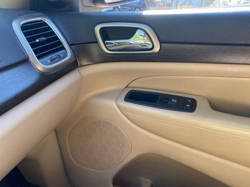 Used 2014 Jeep Grand Cherokee Laredo w/ Quick Order Package 23E AWD/4WD image 25