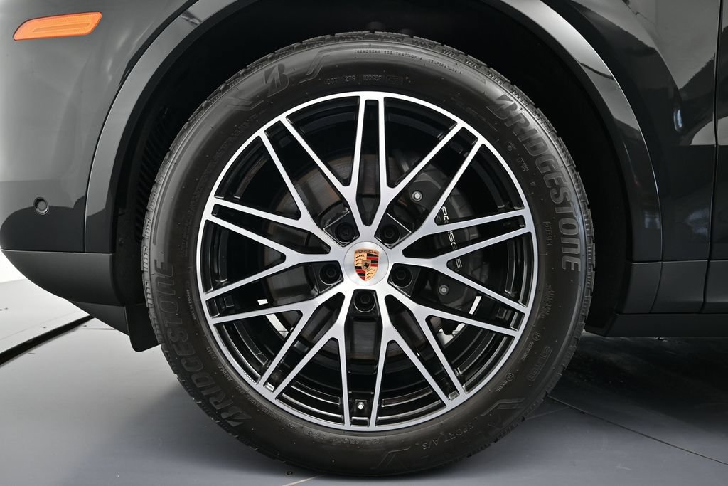 Used 2026 Porsche Cayenne AWD/4WD image 34