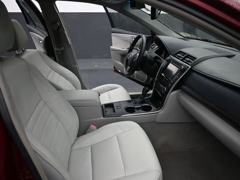 Used 2017 Toyota Camry XLE image 27