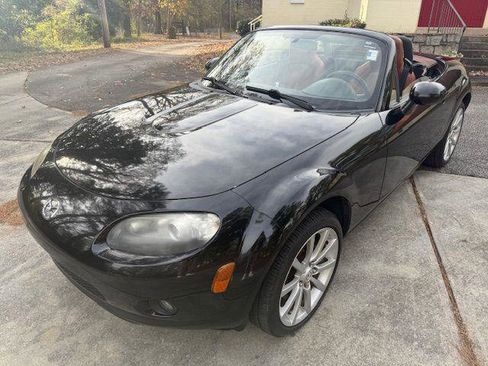 Used 2006 MAZDA MX-5 Miata Grand Touring w/ Premium Pkg image 11