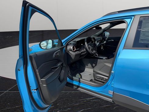 New 2026 Chevrolet Trax RS w/ Driver Confidence Package FWD image 16