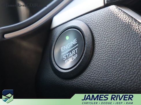 Used 2022 Ford Escape SE w/ SE Sport Appearance Package image 32